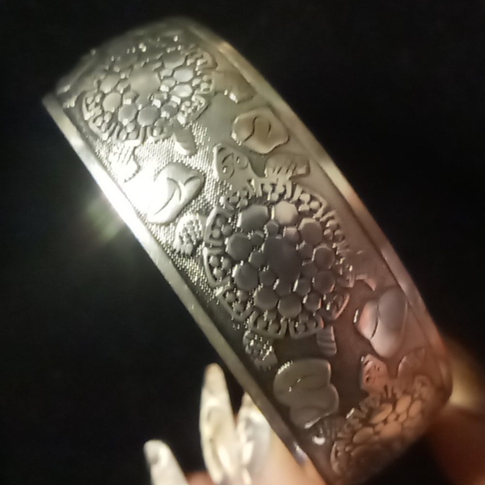 Elegant Silver Floral Bracelet